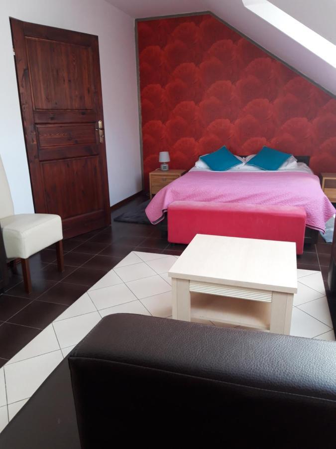 Pensjonat Agroturystyczny Pod Modrzewiem Bed & Breakfast Florczaki Ngoại thất bức ảnh