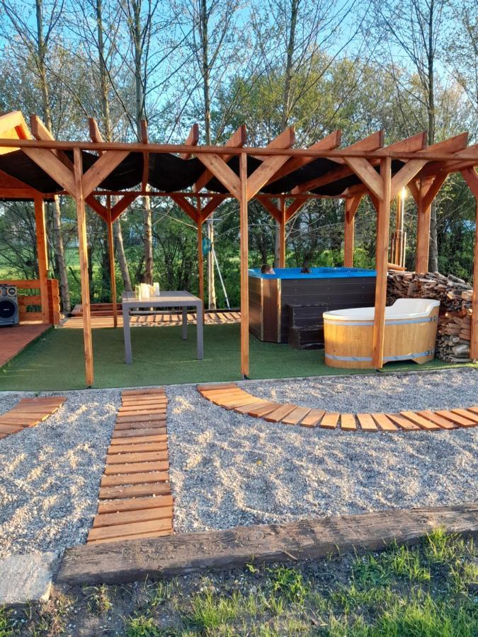 Pensjonat Agroturystyczny Pod Modrzewiem Bed & Breakfast Florczaki Ngoại thất bức ảnh