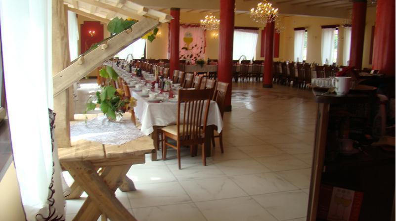 Pensjonat Agroturystyczny Pod Modrzewiem Bed & Breakfast Florczaki Ngoại thất bức ảnh