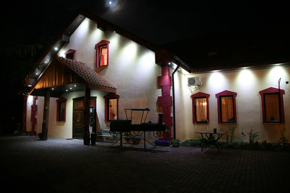 Pensjonat Agroturystyczny Pod Modrzewiem Bed & Breakfast Florczaki Ngoại thất bức ảnh
