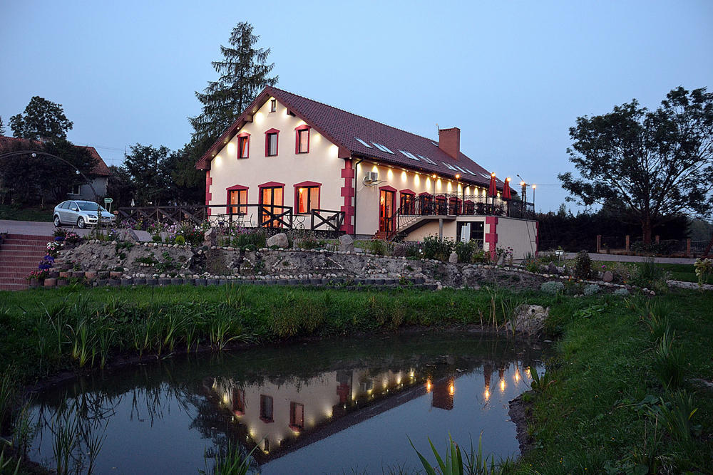 Pensjonat Agroturystyczny Pod Modrzewiem Bed & Breakfast Florczaki Ngoại thất bức ảnh